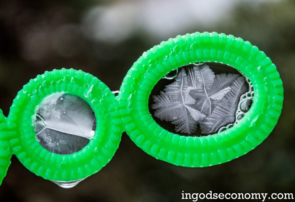 Homeschool science fun in the winter: Frozen bubbles!
